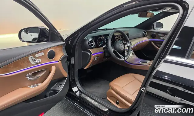 Mercedes-Benz E-Class 2023 2.0 автомат (гидро), миниатюра 12