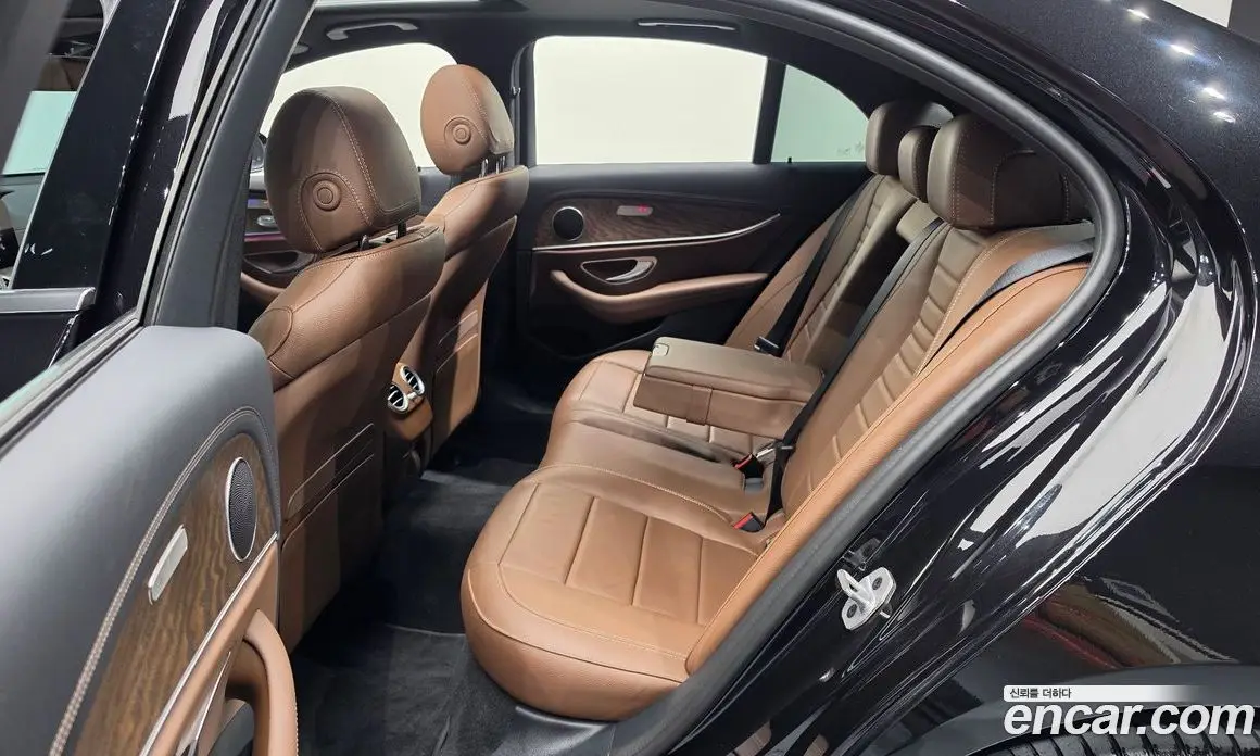 Mercedes-Benz E-Class 2023 2.0 автомат (гидро), фото 16