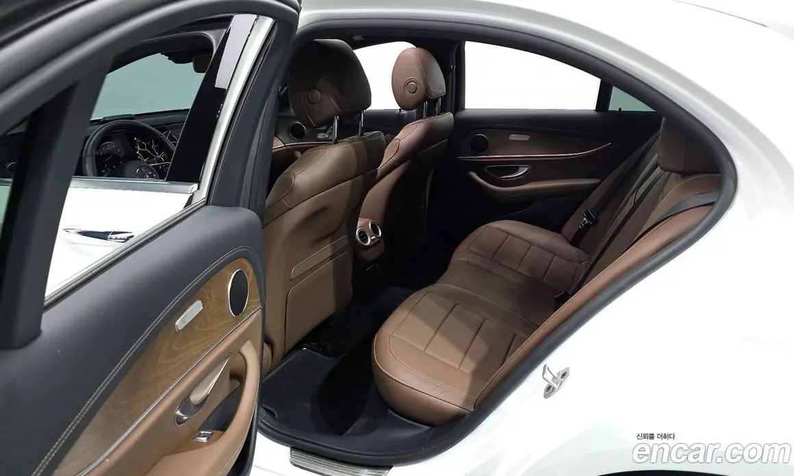 Mercedes-Benz E-Class 2023 2.0 автомат (гидро), фото 12 Mercedes-Benz E-Class 2023 2.0 автомат (гидро), фото 12