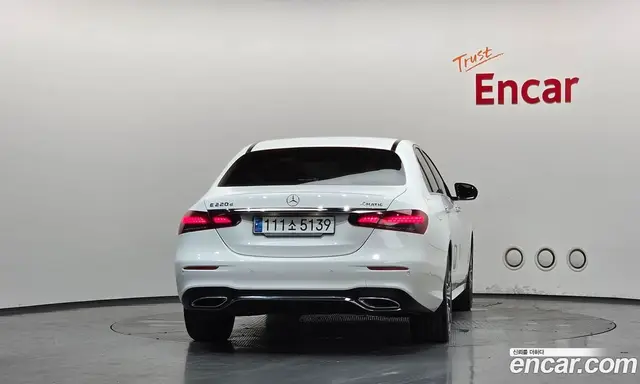 Mercedes-Benz E-Class 2023 1.9 автомат (гидро), миниатюра 4 Mercedes-Benz E-Class 2023 1.9 автомат (гидро), миниатюра 4