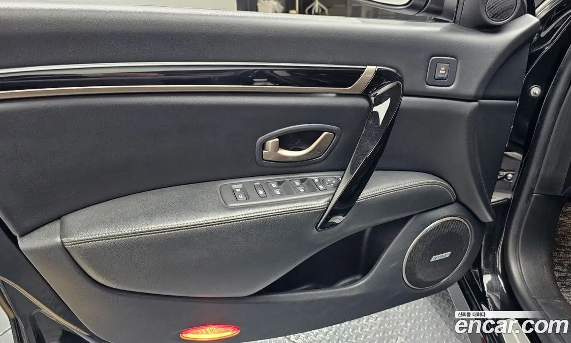 Renault (Samsung) SM7 2016 2.5 автомат (гидро), фото 14 Renault (Samsung) SM7 2016 2.5 автомат (гидро), фото 14