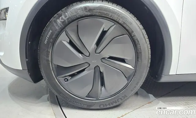 Tesla Model Y 2026 0.2 автомат (гидро), миниатюра 5 Tesla Model Y 2026 0.2 автомат (гидро), миниатюра 5