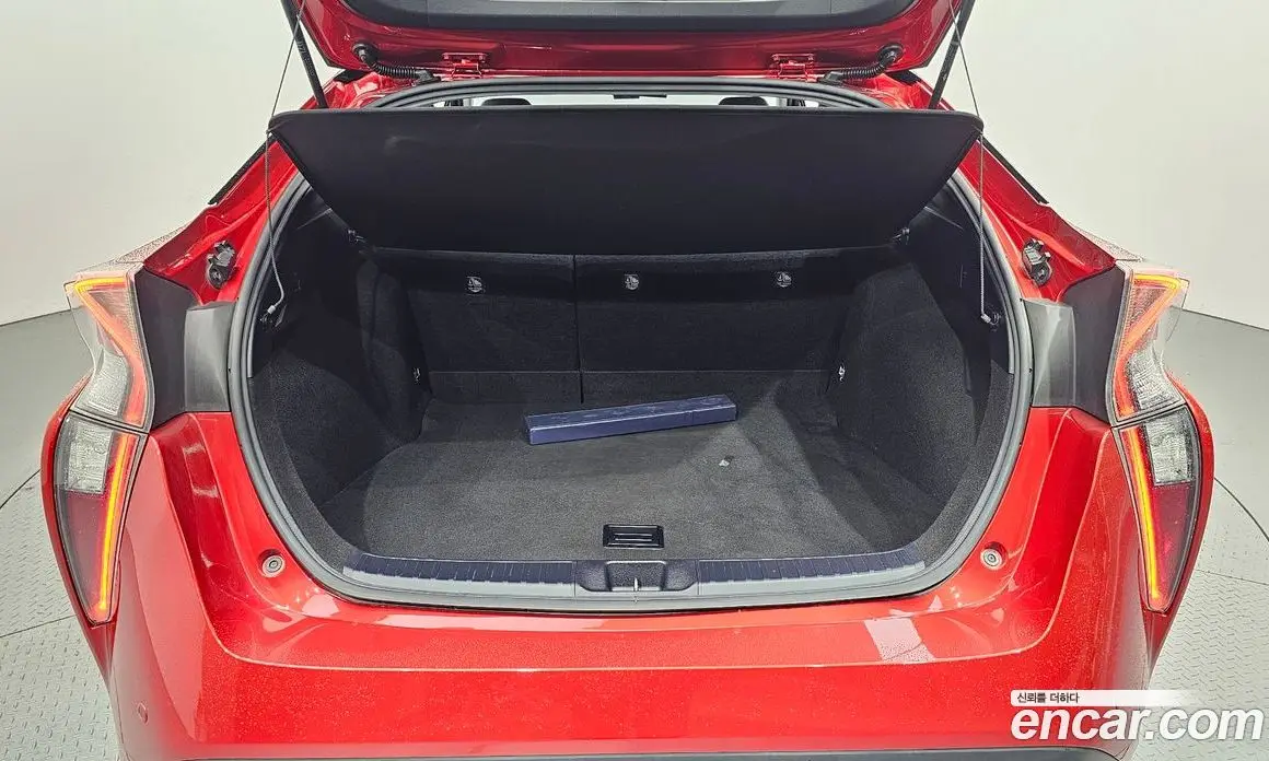 Toyota Prius 2018 1.8 автомат (гидро), фото 20 Toyota Prius 2018 1.8 автомат (гидро), фото 20