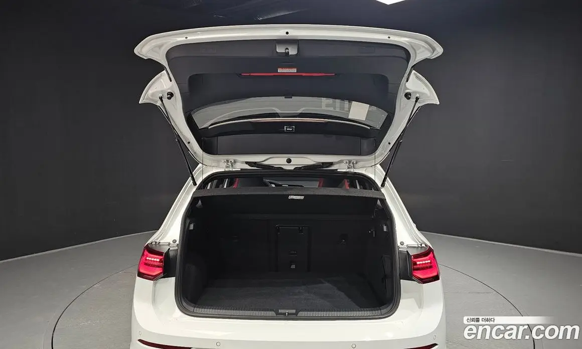 Volkswagen Golf 2024 2.0 автомат (гидро), фото 20