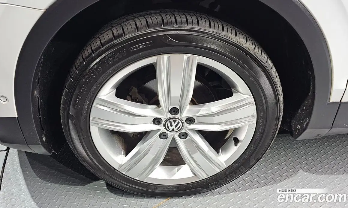 Volkswagen Tiguan 2020 2.0 автомат (гидро), фото 5 Volkswagen Tiguan 2020 2.0 автомат (гидро), фото 5