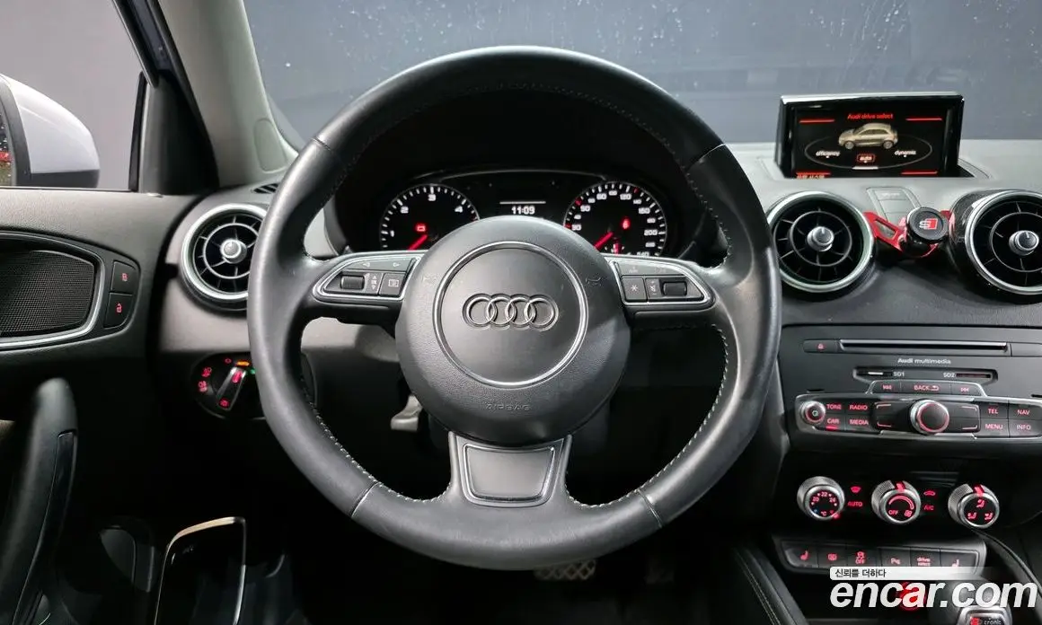 Audi A1 2015 1.6 автомат (гидро), фото 13