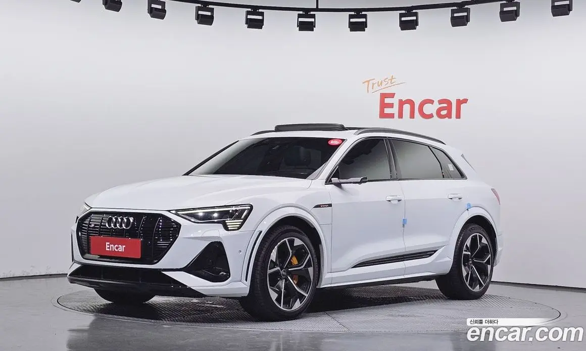Audi e-tron 2023 0.2 автомат (гидро), фото 1 Audi e-tron 2023 0.2 автомат (гидро), фото 1