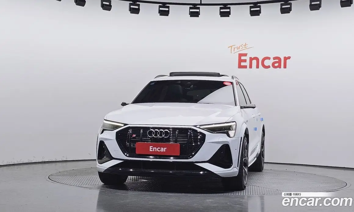 Audi e-tron 2023 0.2 автомат (гидро), фото 3 Audi e-tron 2023 0.2 автомат (гидро), фото 3
