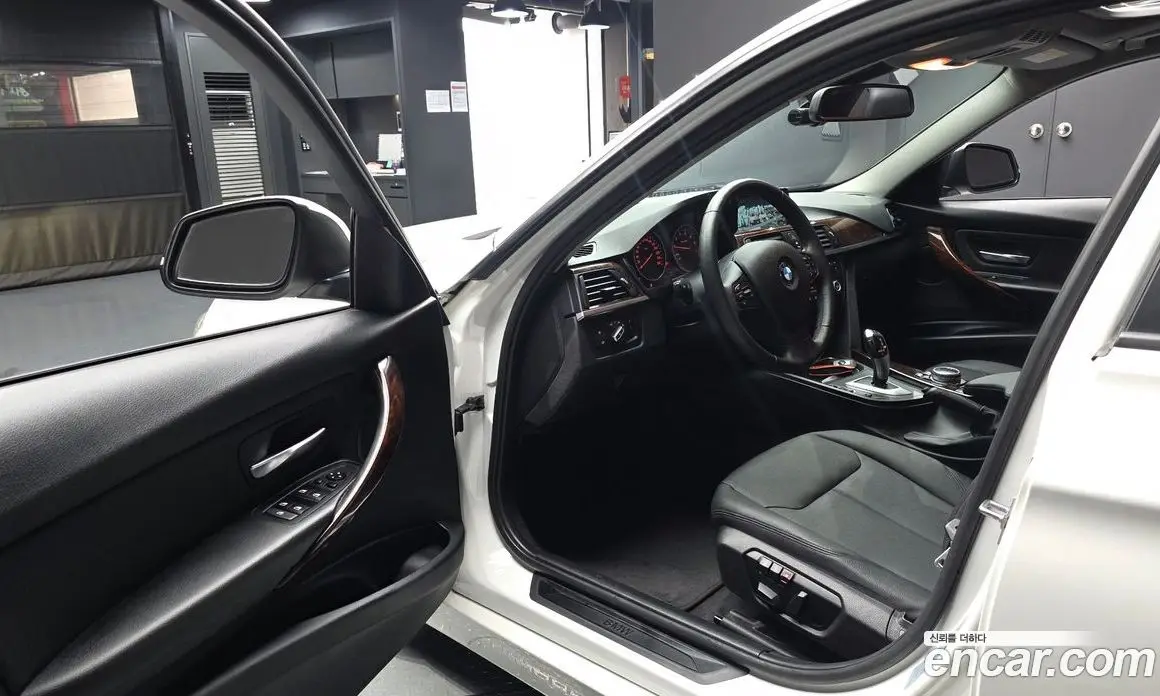 BMW 3 серия 2013 2.0 автомат (гидро), фото 10 BMW 3 серия 2013 2.0 автомат (гидро), фото 10