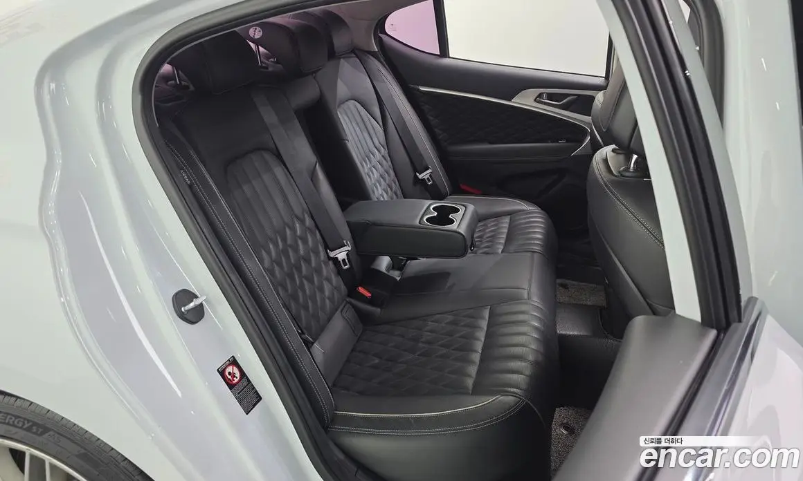 Genesis G70 2018 2.0 автомат (гидро), фото 16 Genesis G70 2018 2.0 автомат (гидро), фото 16
