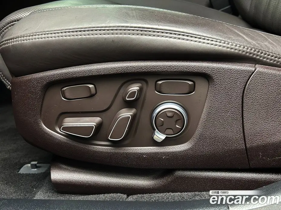 Genesis G90 2019 3.8 автомат (гидро), фото 16 Genesis G90 2019 3.8 автомат (гидро), фото 16