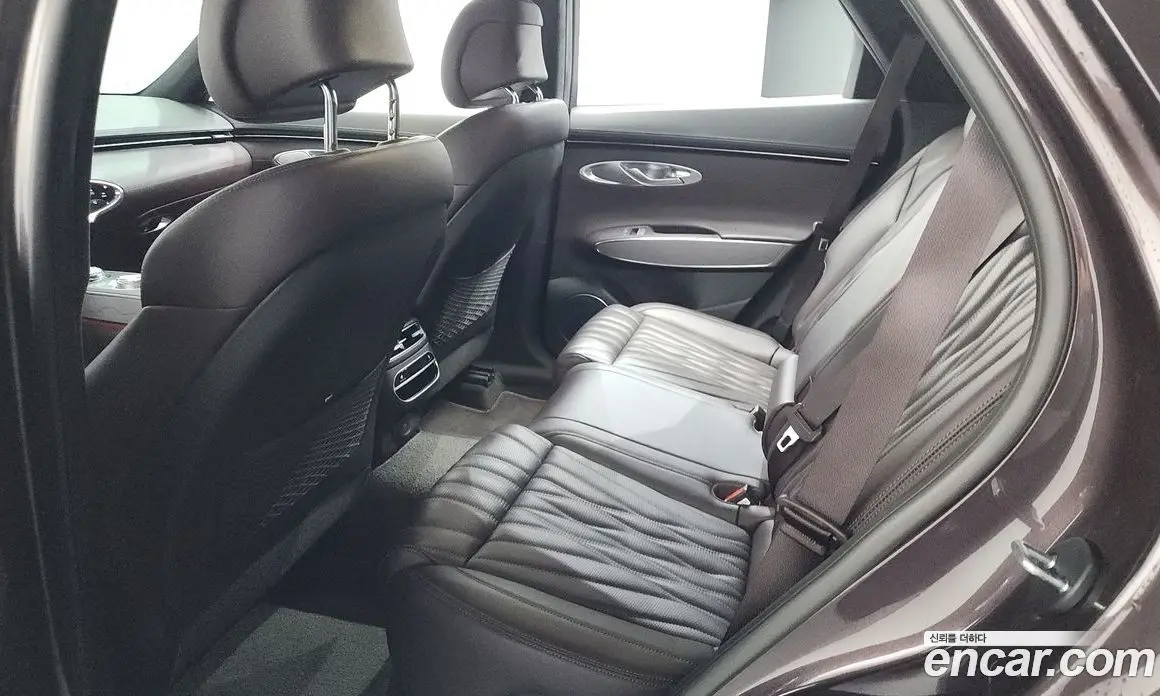 Genesis GV70 2021 2.5 автомат (гидро), фото 17 Genesis GV70 2021 2.5 автомат (гидро), фото 17