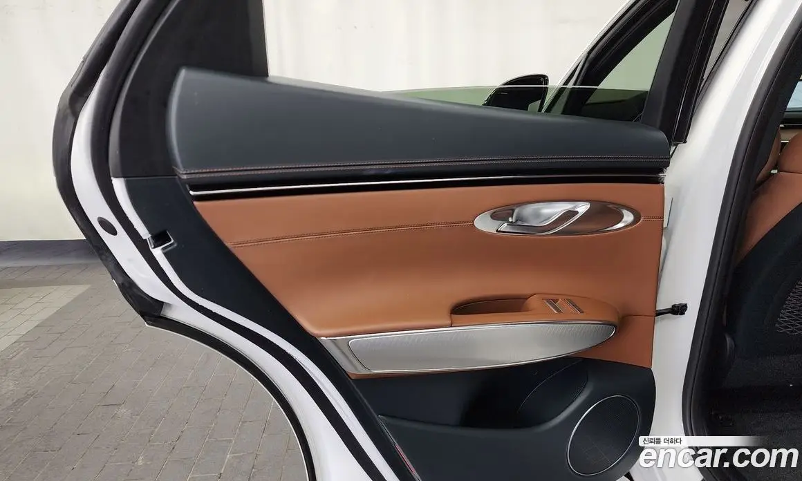Genesis GV70 2023 2.5 автомат (гидро), фото 15 Genesis GV70 2023 2.5 автомат (гидро), фото 15