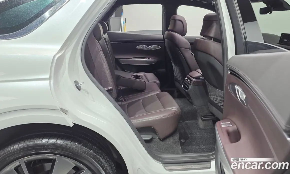 Genesis GV70 2023 2.5 автомат (гидро), фото 18 Genesis GV70 2023 2.5 автомат (гидро), фото 18