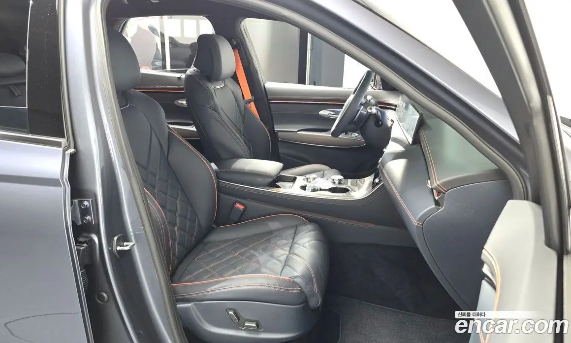 Genesis GV70 2024 2.5 автомат (гидро), фото 16 Genesis GV70 2024 2.5 автомат (гидро), фото 16