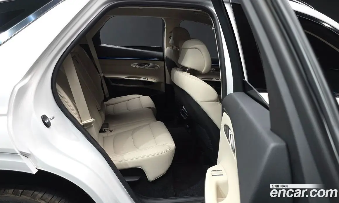 Genesis GV70 2025 2.5 автомат (гидро), фото 12 Genesis GV70 2025 2.5 автомат (гидро), фото 12