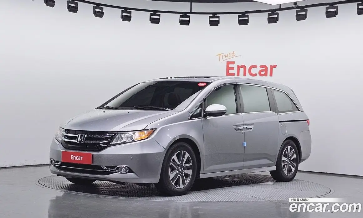 Honda Odyssey 2016 3.5 автомат (гидро), фото 1 Honda Odyssey 2016 3.5 автомат (гидро), фото 1