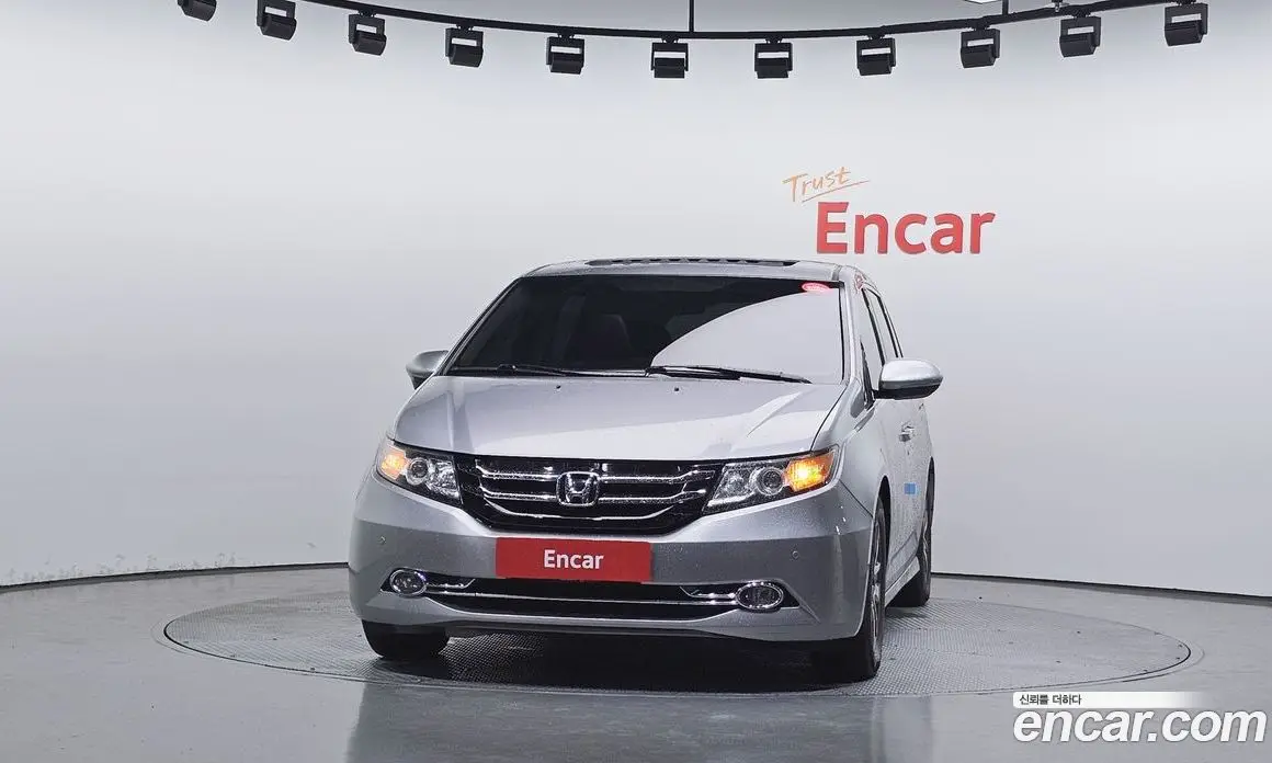 Honda Odyssey 2016 3.5 автомат (гидро), фото 3 Honda Odyssey 2016 3.5 автомат (гидро), фото 3