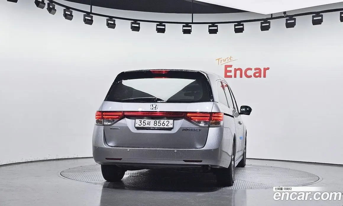 Honda Odyssey 2016 3.5 автомат (гидро), фото 4 Honda Odyssey 2016 3.5 автомат (гидро), фото 4
