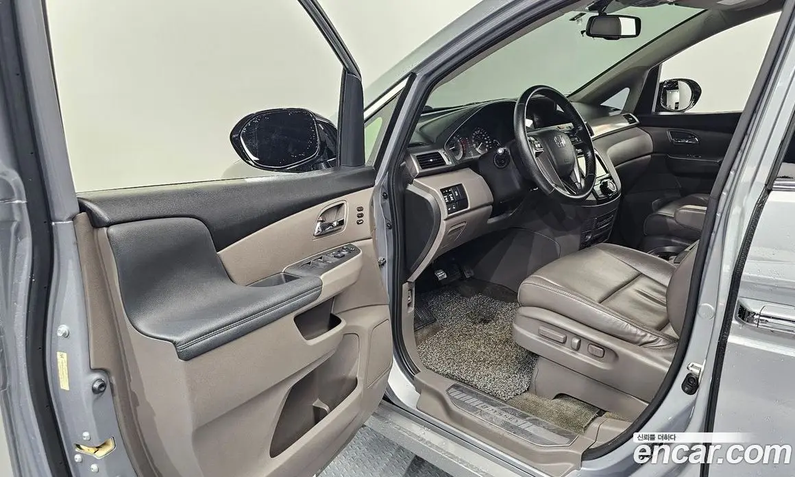 Honda Odyssey 2016 3.5 автомат (гидро), фото 10 Honda Odyssey 2016 3.5 автомат (гидро), фото 10
