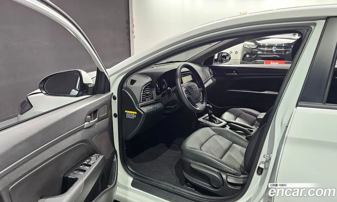 Hyundai Avante 2017 1.6 автомат (гидро), фото 13