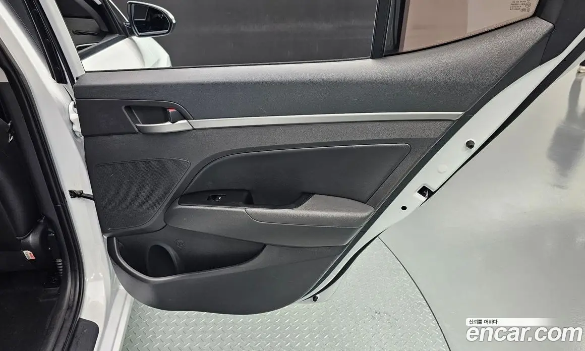 Hyundai Avante 2017 1.6 автомат (гидро), фото 15