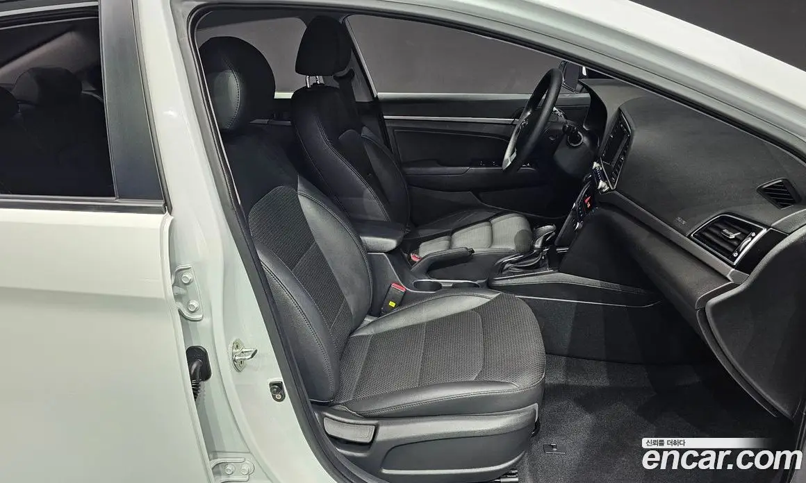 Hyundai Avante 2017 1.6 автомат (гидро), фото 16