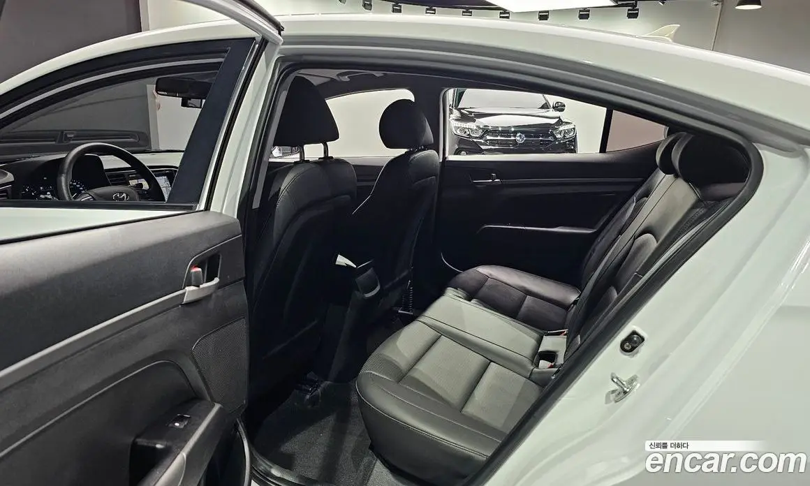 Hyundai Avante 2017 1.6 автомат (гидро), фото 17