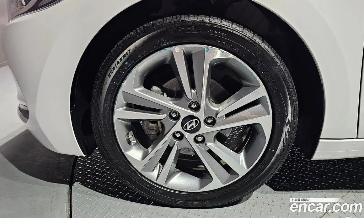 Hyundai Avante 2017 1.6 автомат (гидро), фото 5