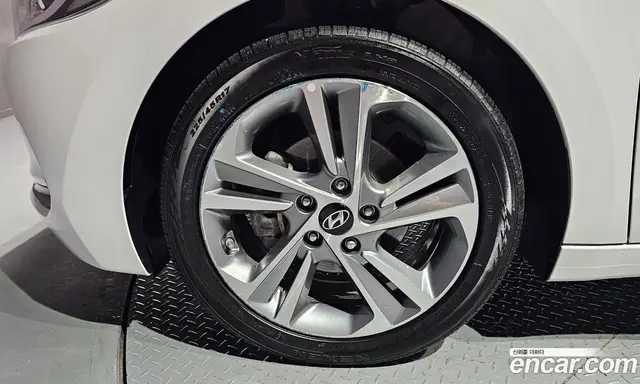 Hyundai Avante 2017 1.6 автомат (гидро), миниатюра 5