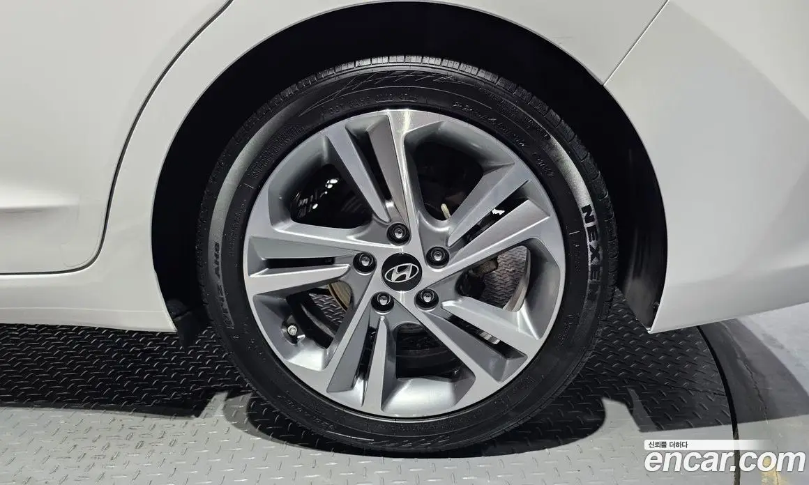 Hyundai Avante 2017 1.6 автомат (гидро), фото 7