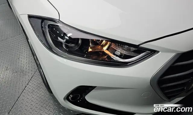 Hyundai Avante 2017 1.6 автомат (гидро), миниатюра 8