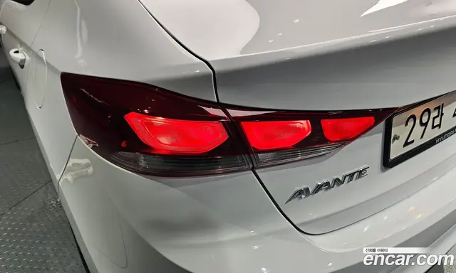 Hyundai Avante 2017 1.6 автомат (гидро), миниатюра 9