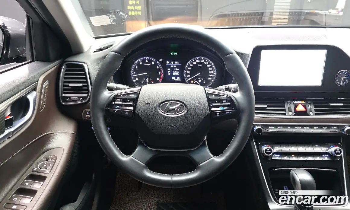 Hyundai Grandeur 2017 2.4 автомат (гидро), фото 19 Hyundai Grandeur 2017 2.4 автомат (гидро), фото 19