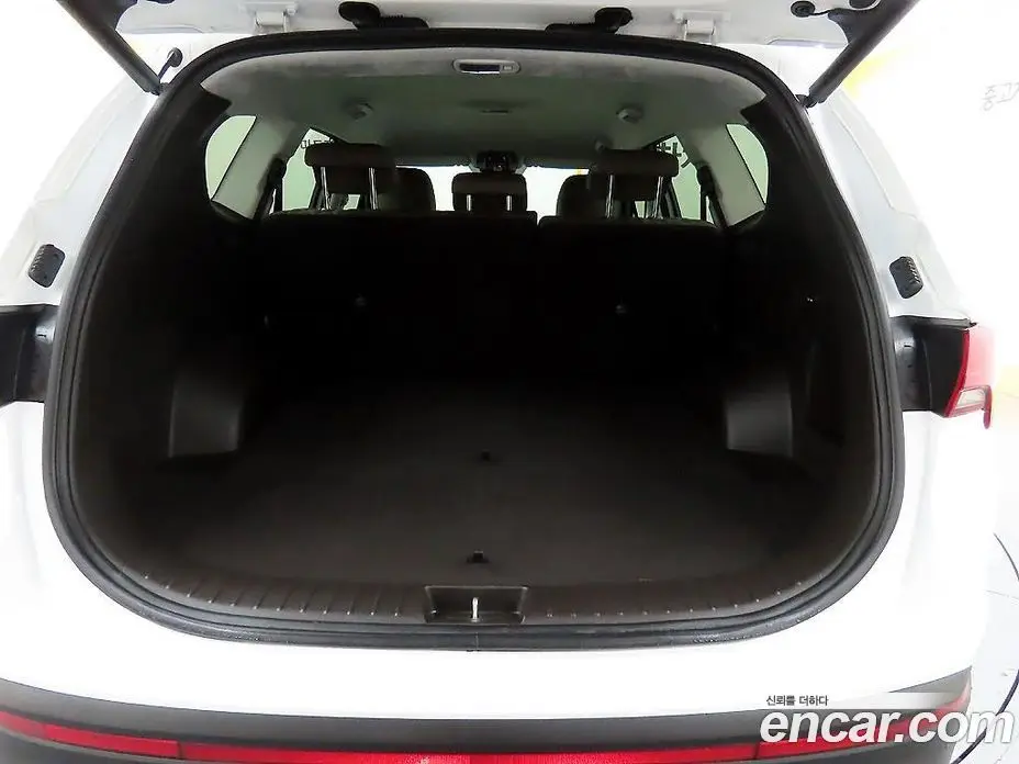 Hyundai Santa Fe 2023 2.5 автомат (гидро), фото 17