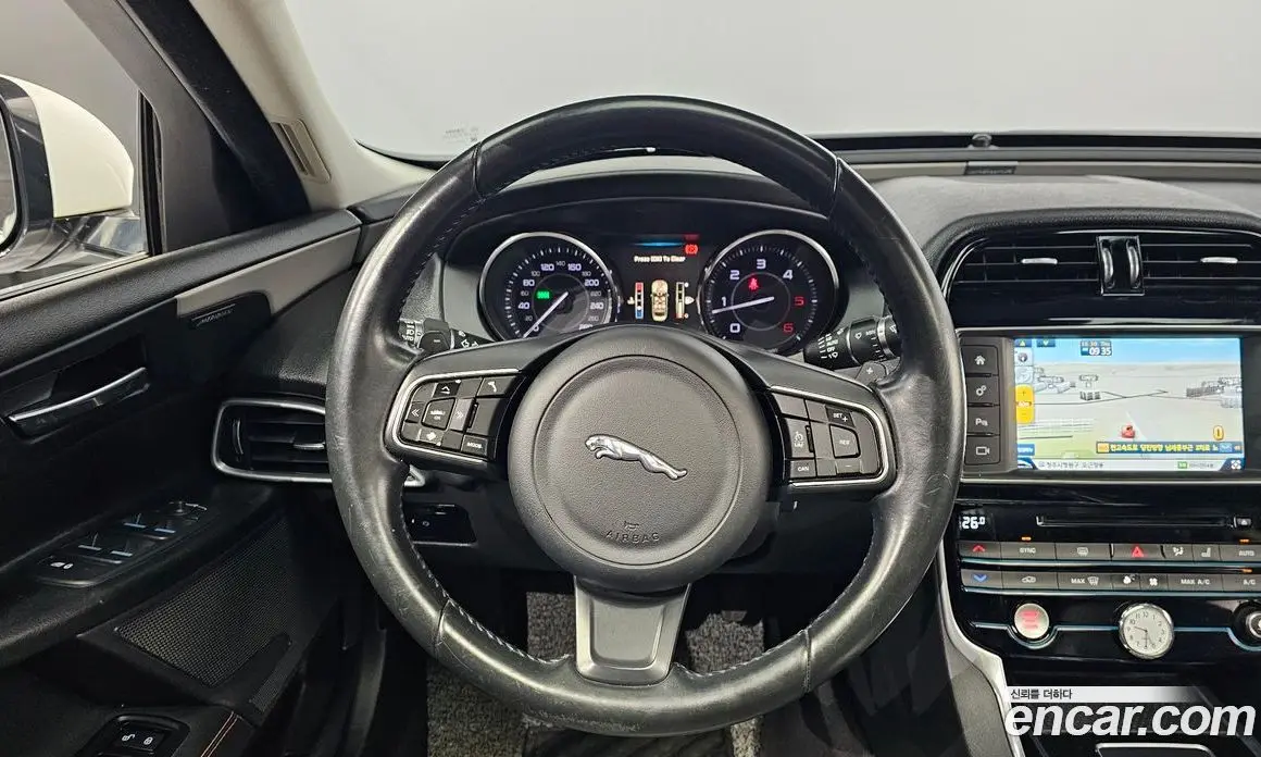 Jaguar XE 2016 2.0 автомат (гидро), фото 15 Jaguar XE 2016 2.0 автомат (гидро), фото 15