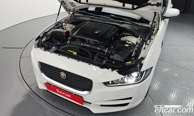 Jaguar XE 2016 2.0 автомат (гидро), миниатюра 6 Jaguar XE 2016 2.0 автомат (гидро), миниатюра 6