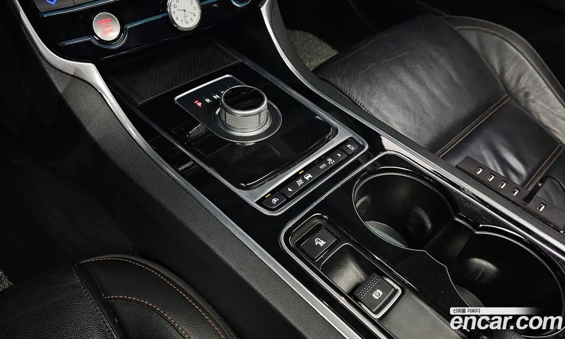 Jaguar XE 2016 2.0 автомат (гидро), фото 9 Jaguar XE 2016 2.0 автомат (гидро), фото 9