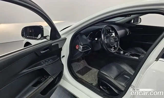 Jaguar XE 2016 2.0 автомат (гидро), миниатюра 10 Jaguar XE 2016 2.0 автомат (гидро), миниатюра 10