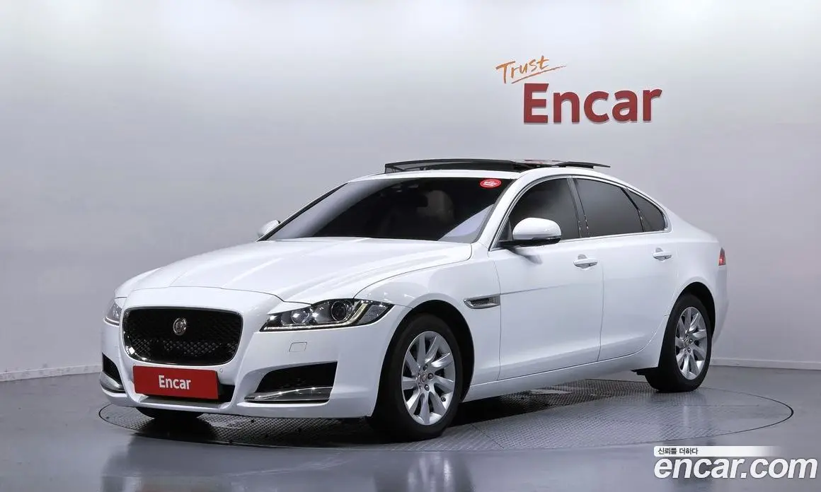 Jaguar XF 2017 2.0 автомат (гидро), фото 1 Jaguar XF 2017 2.0 автомат (гидро), фото 1
