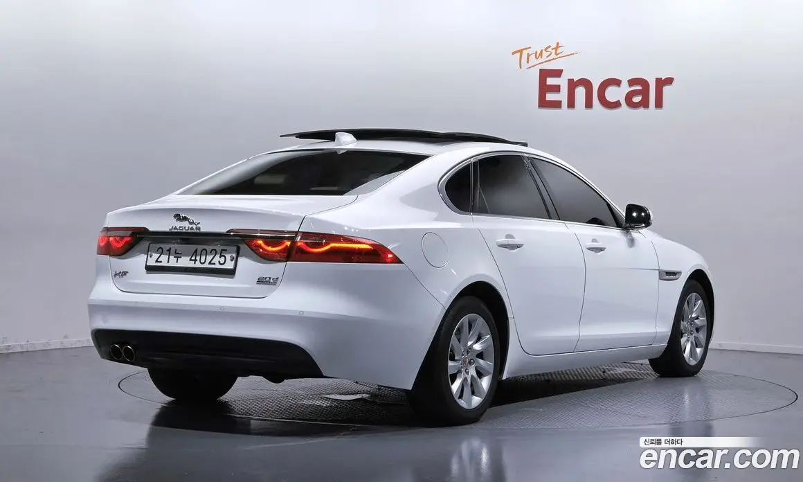 Jaguar XF 2017 2.0 автомат (гидро), фото 2 Jaguar XF 2017 2.0 автомат (гидро), фото 2
