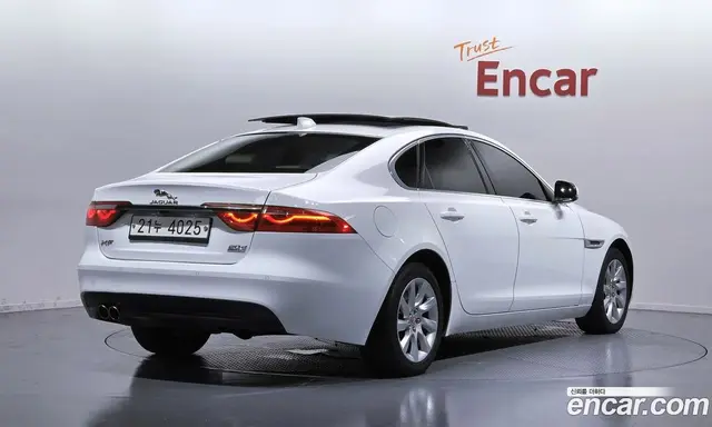 Jaguar XF 2017 2.0 автомат (гидро), миниатюра 2 Jaguar XF 2017 2.0 автомат (гидро), миниатюра 2
