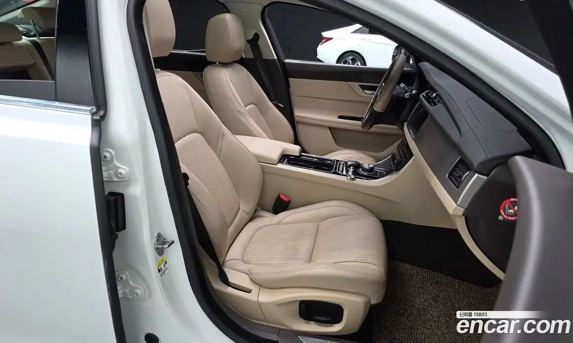 Jaguar XF 2017 2.0 автомат (гидро), фото 11 Jaguar XF 2017 2.0 автомат (гидро), фото 11