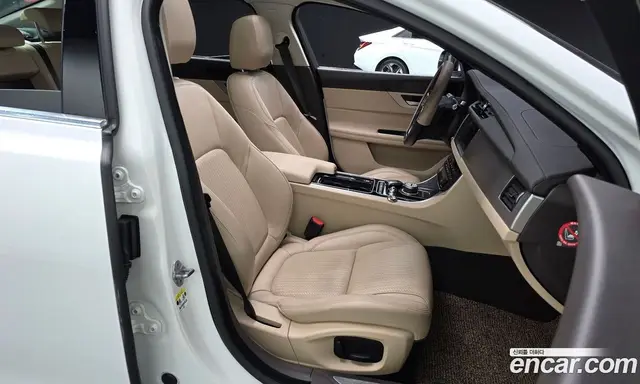 Jaguar XF 2017 2.0 автомат (гидро), миниатюра 11 Jaguar XF 2017 2.0 автомат (гидро), миниатюра 11