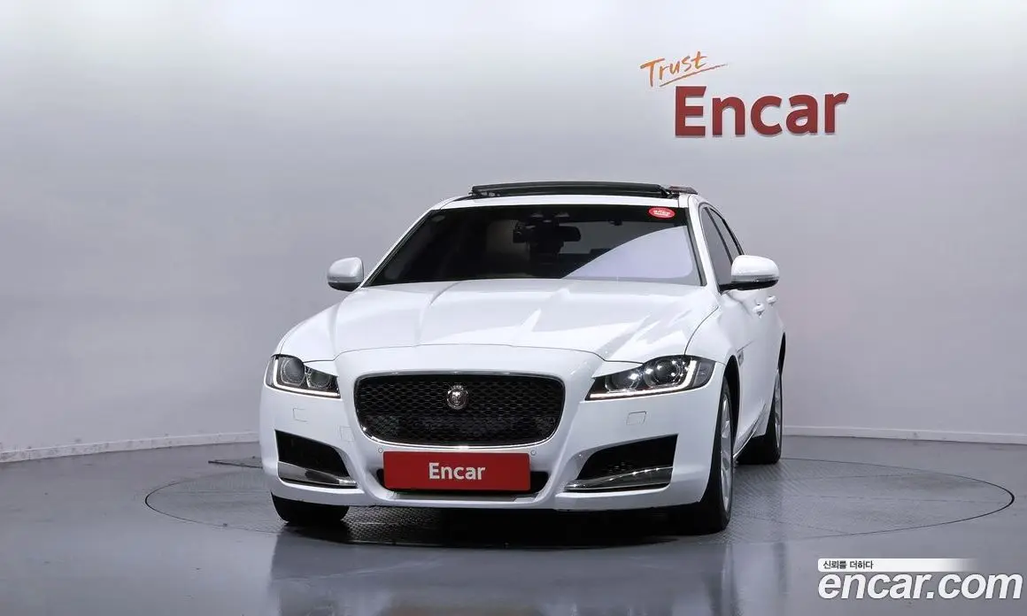 Jaguar XF 2017 2.0 автомат (гидро), фото 3 Jaguar XF 2017 2.0 автомат (гидро), фото 3