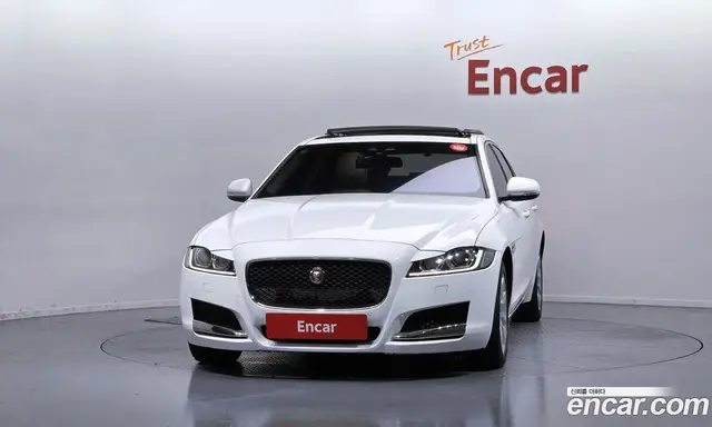 Jaguar XF 2017 2.0 автомат (гидро), миниатюра 3 Jaguar XF 2017 2.0 автомат (гидро), миниатюра 3