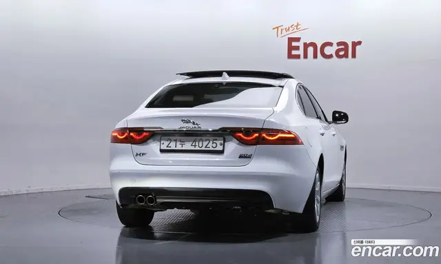 Jaguar XF 2017 2.0 автомат (гидро), миниатюра 4 Jaguar XF 2017 2.0 автомат (гидро), миниатюра 4