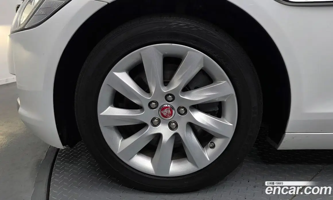 Jaguar XF 2017 2.0 автомат (гидро), фото 5 Jaguar XF 2017 2.0 автомат (гидро), фото 5