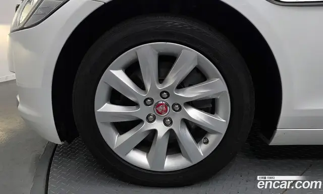 Jaguar XF 2017 2.0 автомат (гидро), миниатюра 5 Jaguar XF 2017 2.0 автомат (гидро), миниатюра 5