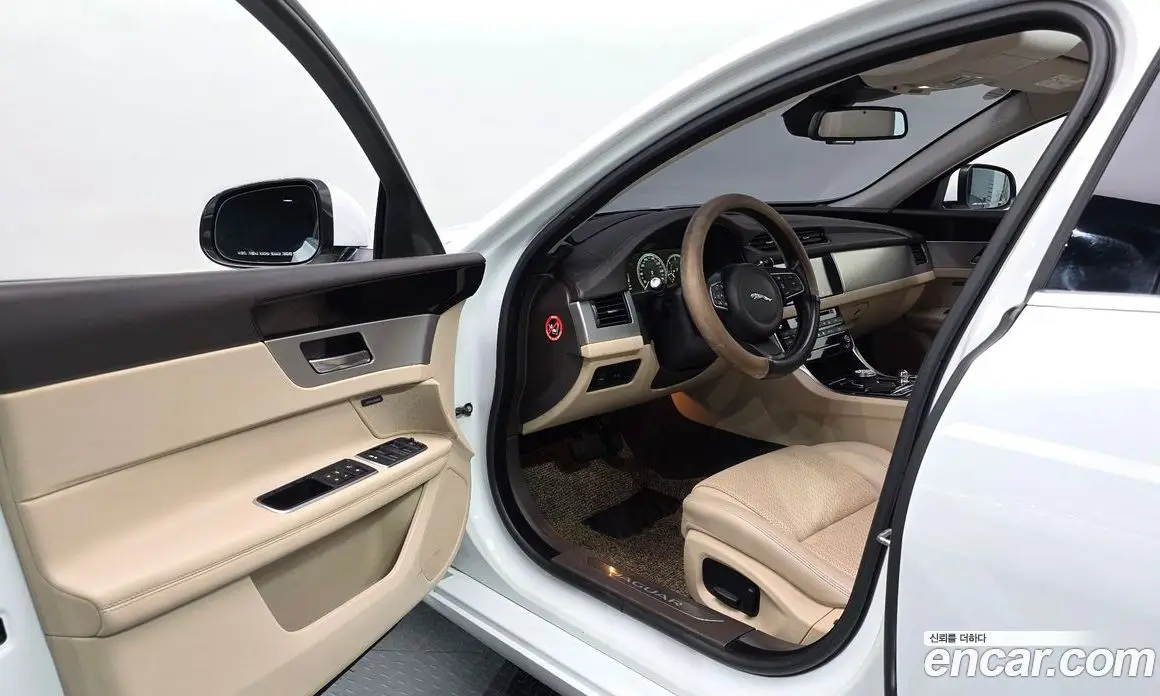 Jaguar XF 2017 2.0 автомат (гидро), фото 10 Jaguar XF 2017 2.0 автомат (гидро), фото 10